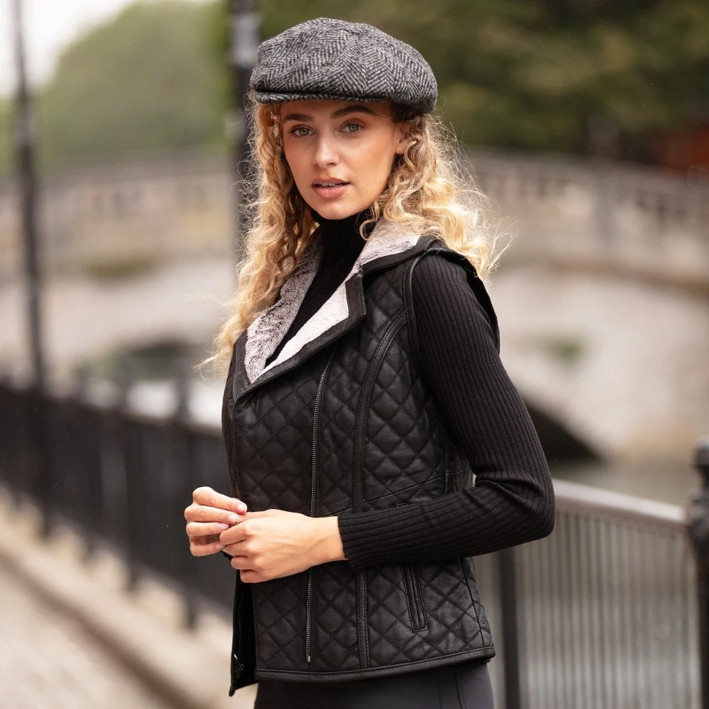 Fitted Leather Gilet With Faux Fur Collar Black/snu : Cumbria - Image 2